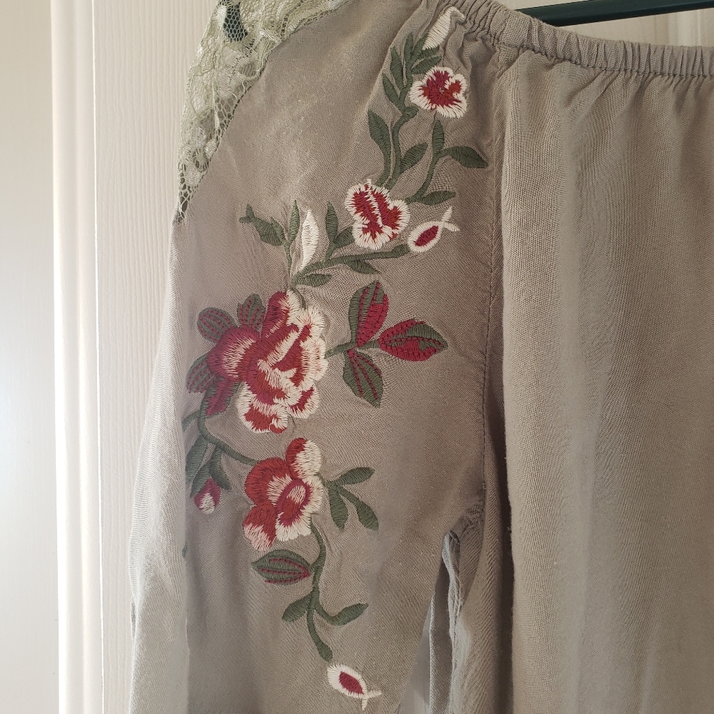 Olive tunic with lace and floral sleeves